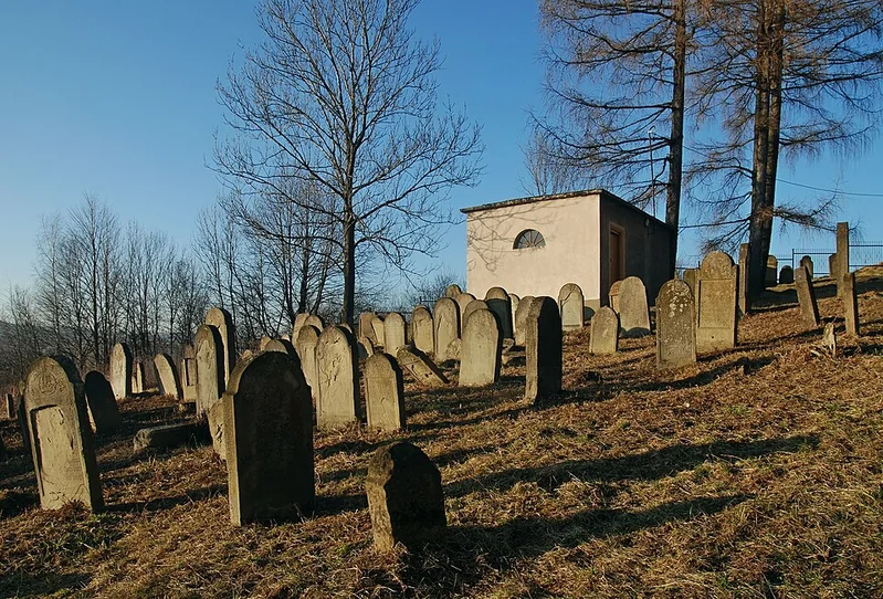 Jewish cemetery, Bobowa — gravestones and ohel