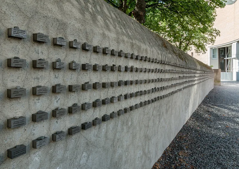 Old Jewish Cemetery, Battonnstraße, Frankfurt — memorial wall