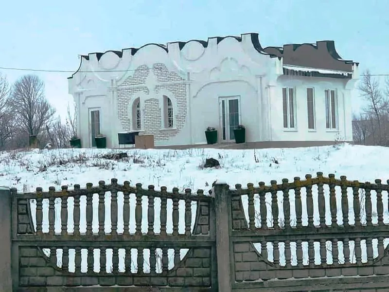 Jewish cemetery ohel, Hannopil — exterior