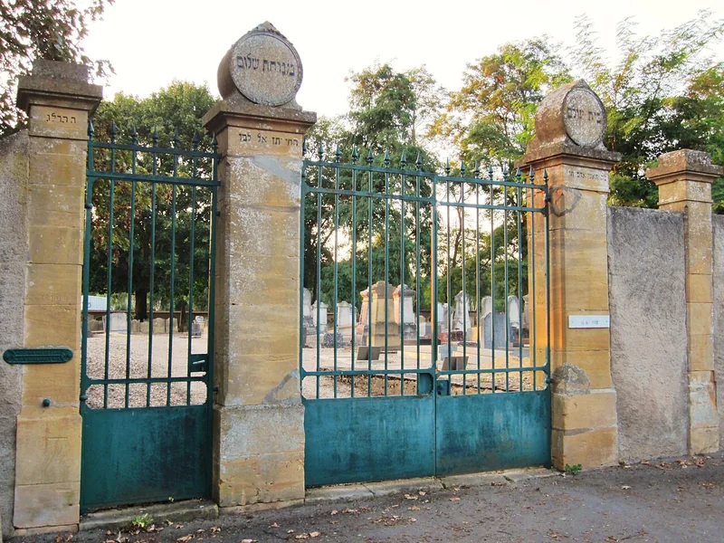 Chambière Jewish Cemetery, Metz — entrance