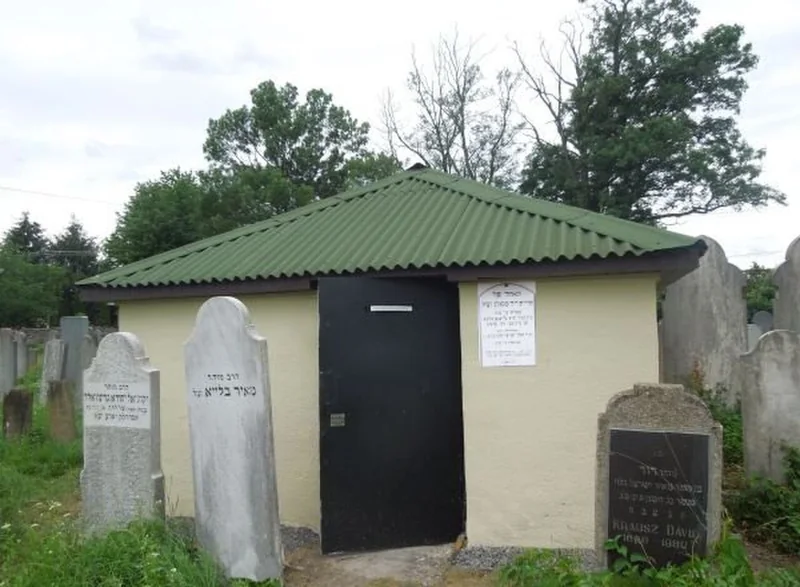Ohel of the rabbis in Khust old Jewish cemetery