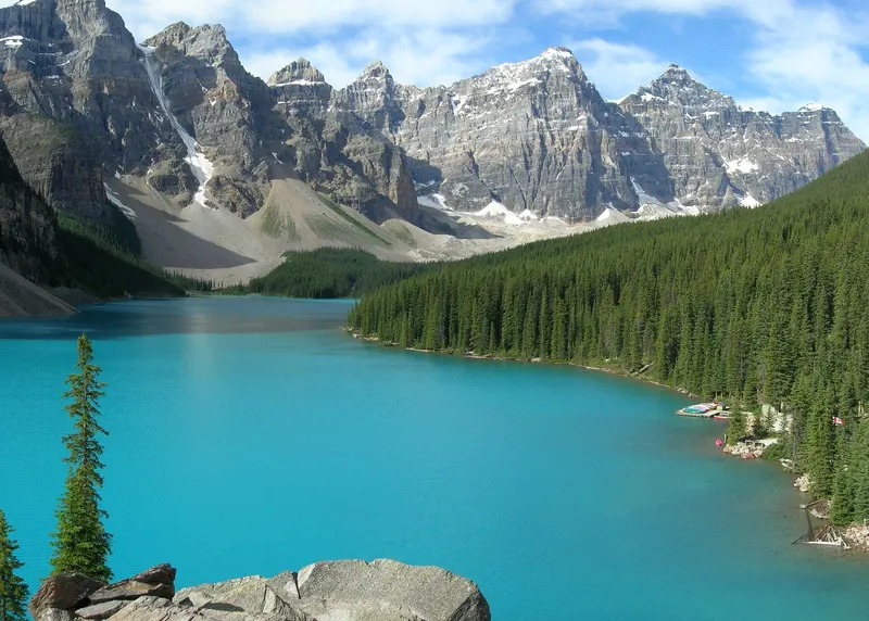 An attraction of the Banff National Park in the canadian province Alberta: the turquoise Moraine Lake seen from a viewpoint at its north bank.