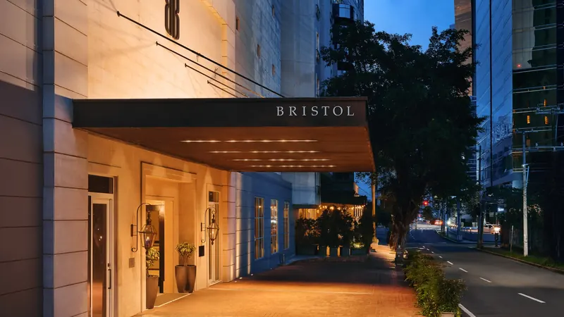 Bristol Panama entrance