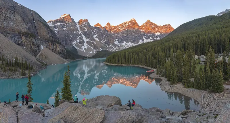 Moraine lake, Alberta, Canada, sunrise 2019 banff lake louise