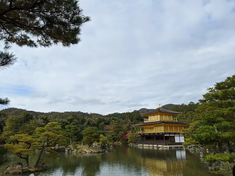 taken at the golden temple in Kyoto. taken at about 10 in the morning in December of 2019. important historical site in Japan