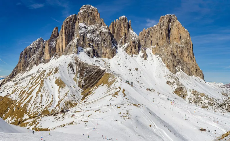 The Langkofel Group from the Sella pass. From left to right the Plattkofel, Zahnkofel, Grohmann Peak, the Fünffinger Peak, the Langkofelscharte and the Langkofeleck